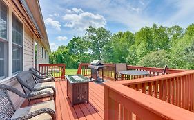 Chatham Getaway With Fireplace, Deck And Gas Grill!